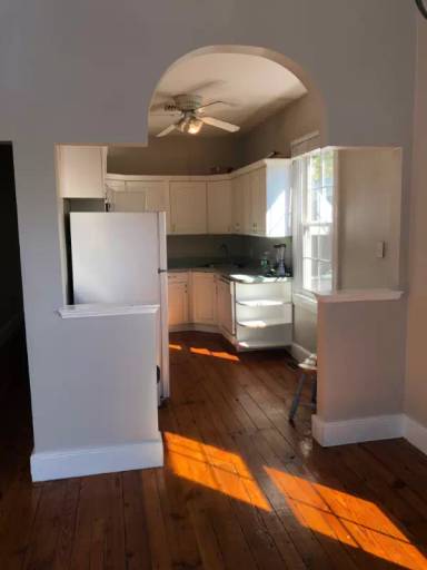 Main picture of 6039 Main St