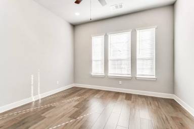 Main picture of 636 Courtyard Ln