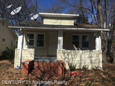 Main picture of 822 W 42nd St