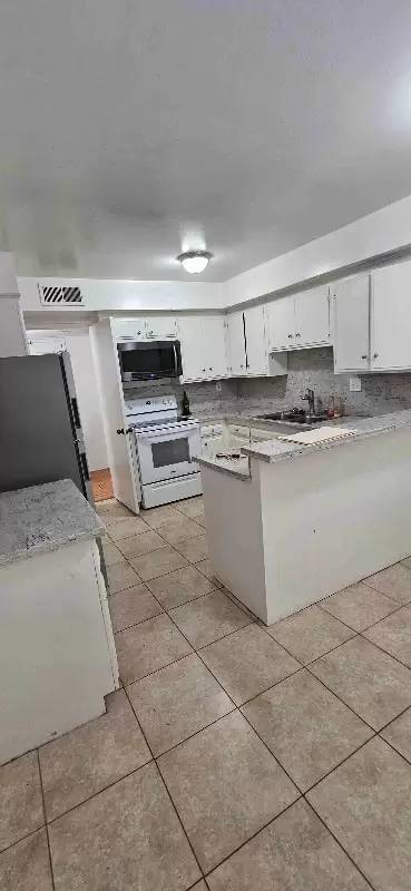 Main picture of 1111 S Corning St