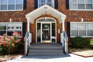 Main picture of 231 12th St NE