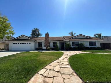 Main picture of 1090 Foxenwood Dr