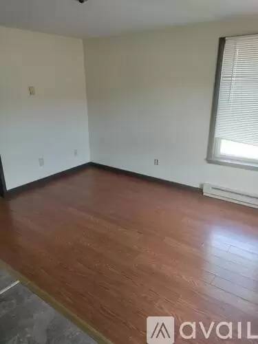 Main picture of 122 N Main St