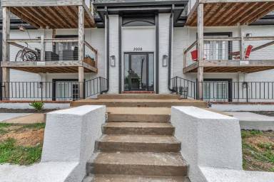 Main picture of 3909 Kenwood Ave