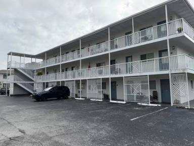 Main picture of 320 Lakeview St