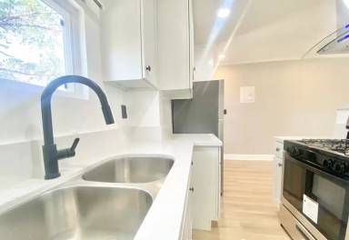 Main picture of 187 W 41st Pl