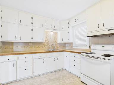 Main picture of 139 Myrtle Ave