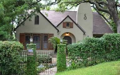 Main picture of 2826 San Gabriel St