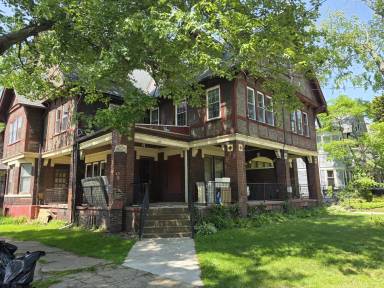 Main picture of 662 W 9th St