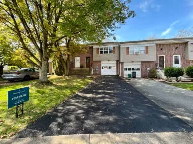 Main picture of 125 Pickwick Pl