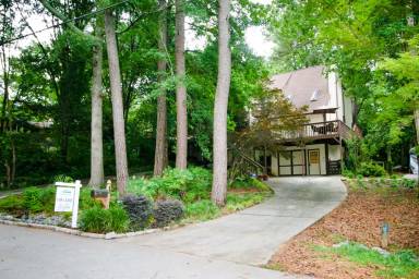 Main picture of 859 Lake Dr