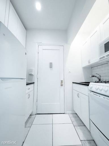 Main picture of 328 W 83rd St