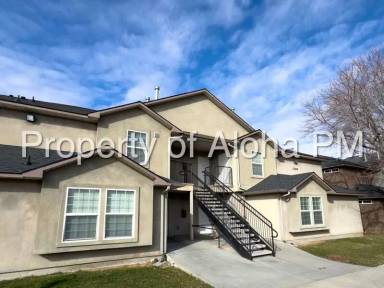 Main picture of 1069 W Pine Ave