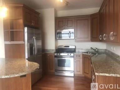 Main picture of 6957 N Greenview Ave