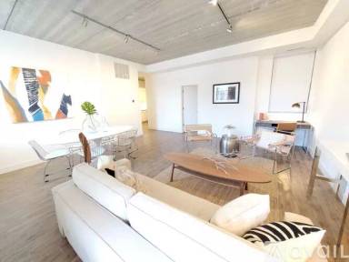 Main picture of 2944 N Halsted St