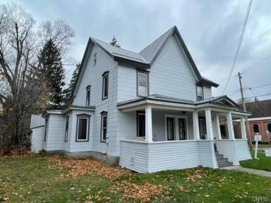 Main picture of 121 Tompkins St