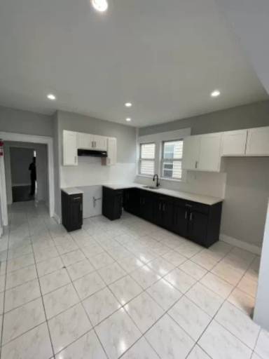 Main picture of 22 Stuyvesant Ave