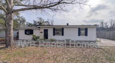 Main picture of 3813 Eve Dr E