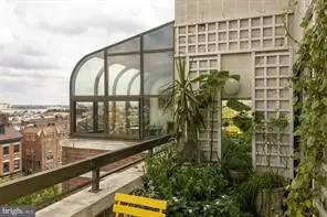 Main picture of 200 Lombard St