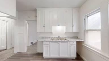 Main picture of 3863 E 154th St