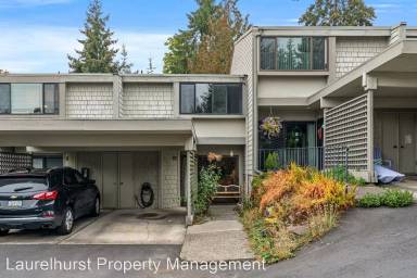 Main picture of 22707 Lakeview Dr