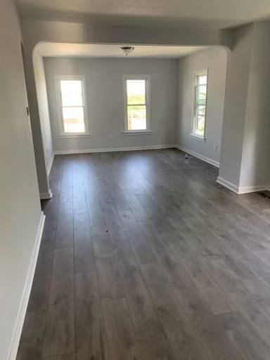 Main picture of 620 W Broadway