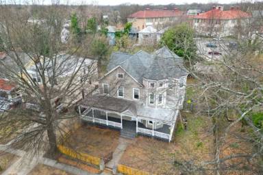 Main picture of 2918 3rd Ave