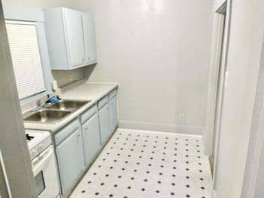 Main picture of 701 E 5th St
