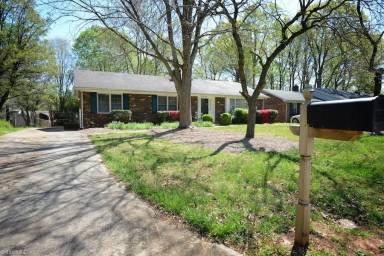 Main picture of 3214 Pine Needles Rd