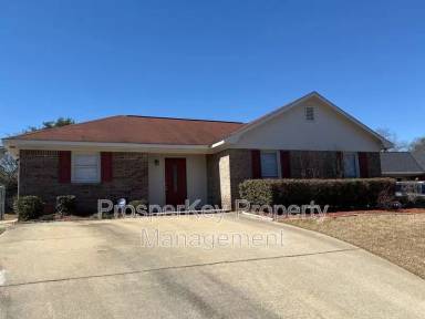 Main picture of 919 High Ln