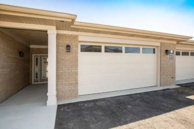Main picture of Eagle Crossing Luxury Apartment Homes