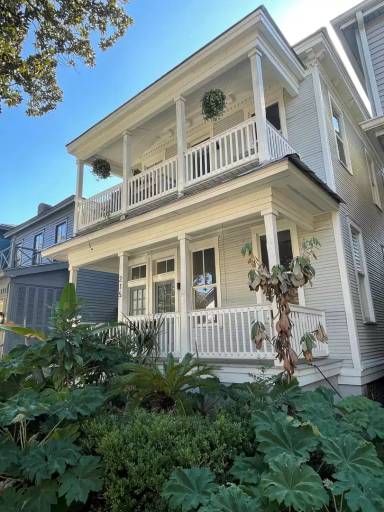 Main picture of 215 W 38th St