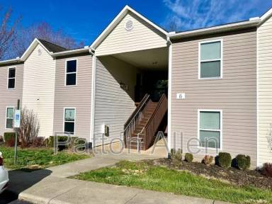 Main picture of 6 Zell Ln