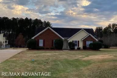 Main picture of 1570 Snapping Shoals Rd