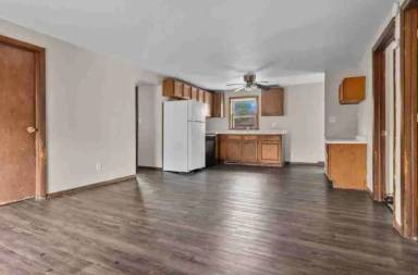 Main picture of 94 5th St