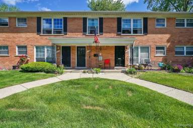 Main picture of 2906 W 13 Mile Rd