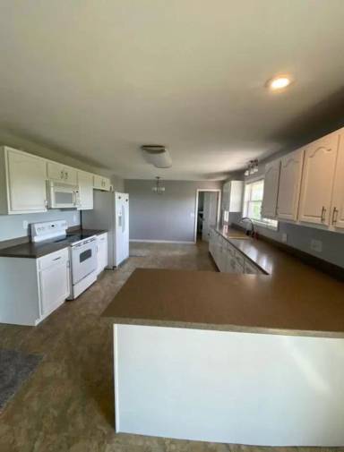 Main picture of 17401 N County Road 550 E
