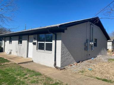 Main picture of 803 E Spring St