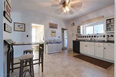 Main picture of 30 Dixon St