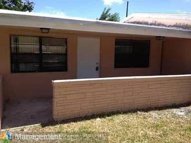 Main picture of 2930 NW 11th Pl