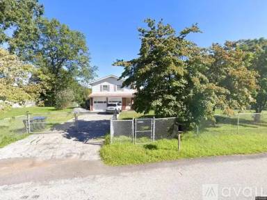 Main picture of 8 Ridgefield Ln
