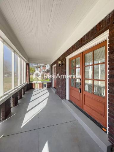 Main picture of 204 Angelus St
