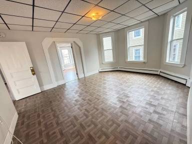 Main picture of 70 Broadway