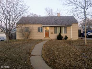 Main picture of 1870 S Michigan Way