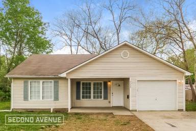 Main picture of 2039 Poplar Ave