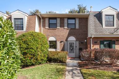 Main picture of 8 Bardeen Ct