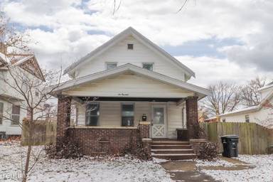 Main picture of 614 E Locust St