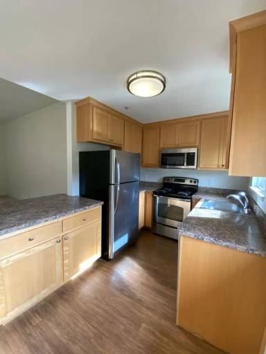 Main picture of 831 University Ave
