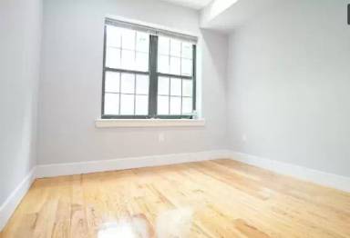 Main picture of 587 Bainbridge St