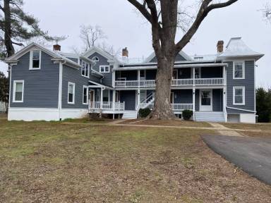 Main picture of 2000 Marchant St